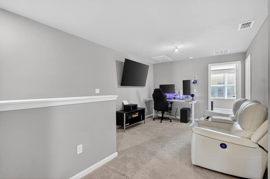 Building Photo - 1721 Lindley St