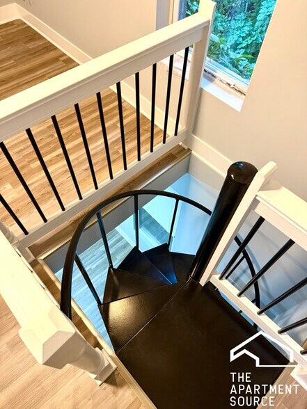 Building Photo - 942 N Elston Ave