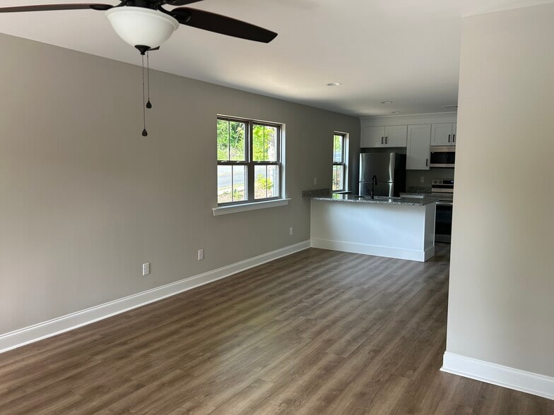 Building Photo - 320 Warrenfells St