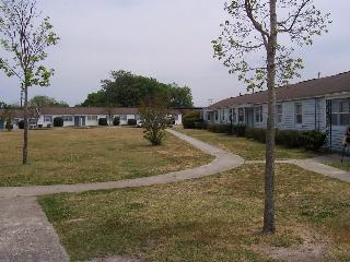 Exterior - Pinewood Apartments