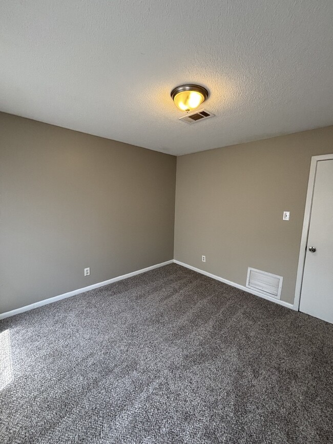 Building Photo - 1001 Ferrell Dr