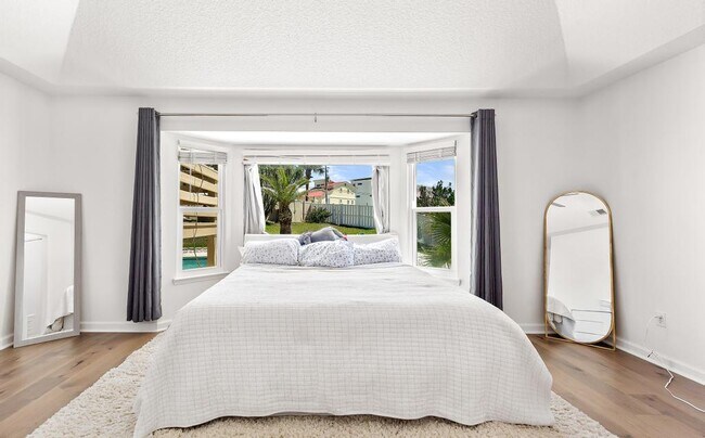 Building Photo - 200 Islamarada Ct
