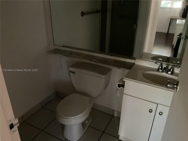 Building Photo - 516 Saxony Dr