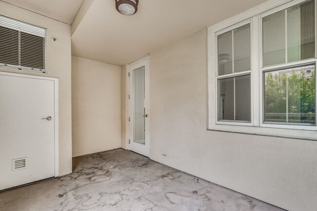 Building Photo - Welcome to this spacious 1,578 sqft 3 bed,...