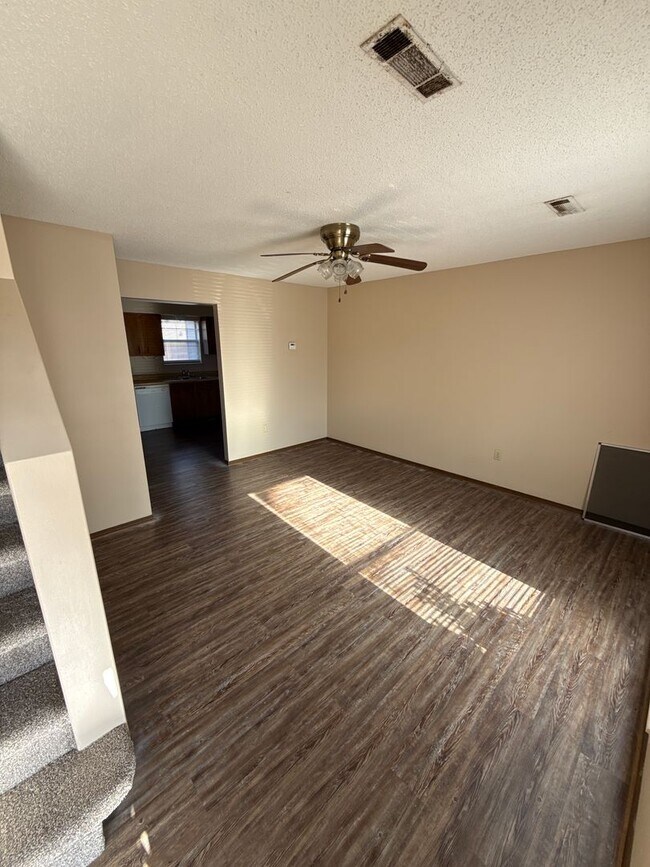 Building Photo - 1706 W 2nd St