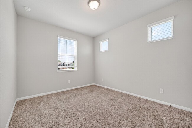 Building Photo - 3103 Little Gem Ln