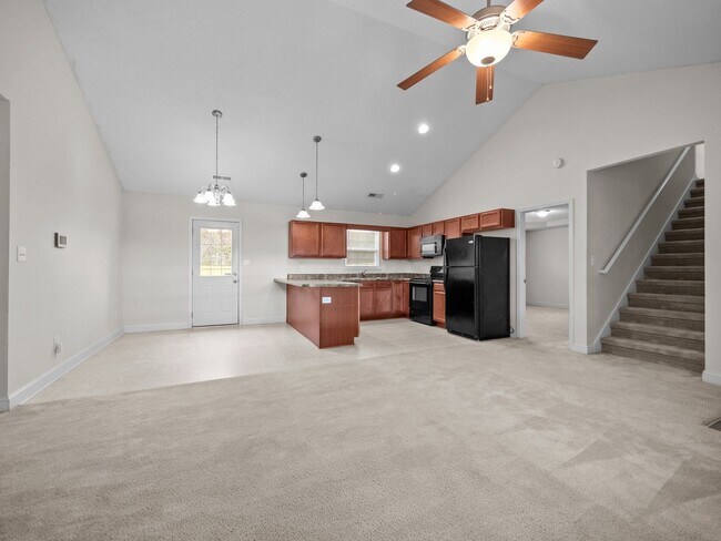 Building Photo - Welcome to Eastport!