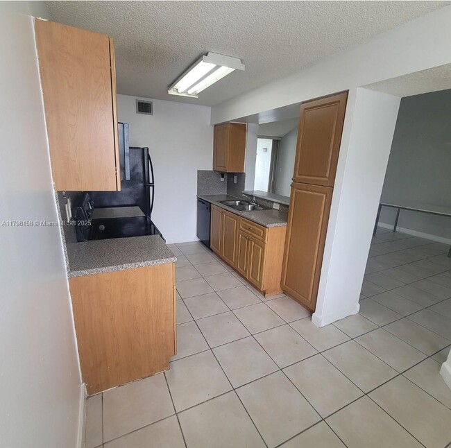 Building Photo - 4850 NW 97th Pl