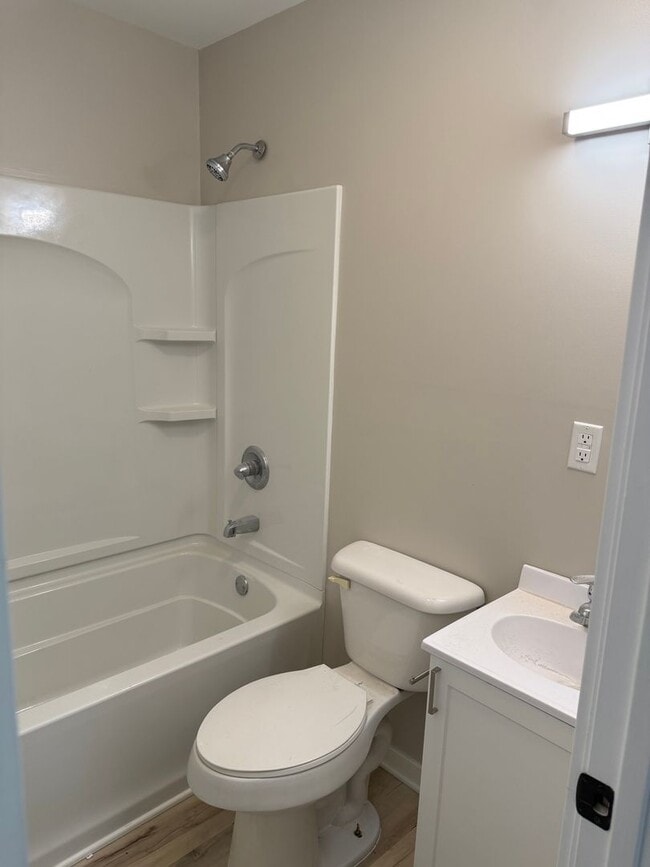 Building Photo - Elizabeth - 321/323