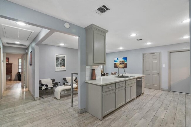 Building Photo - 6023 Pineshade Ln