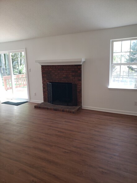 Building Photo - 145 Round Keep Ln