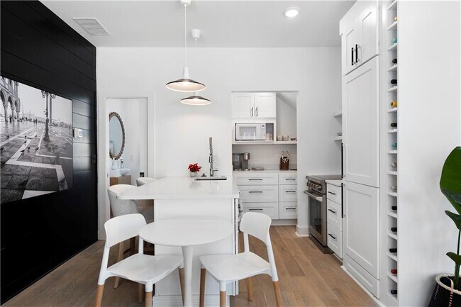 Building Photo - 217 Arnold Mill Rd