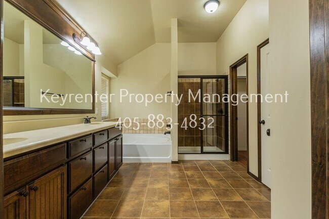 Building Photo - 2405 SW 138th St