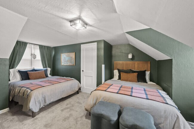 Building Photo - 1710 Hess Blvd