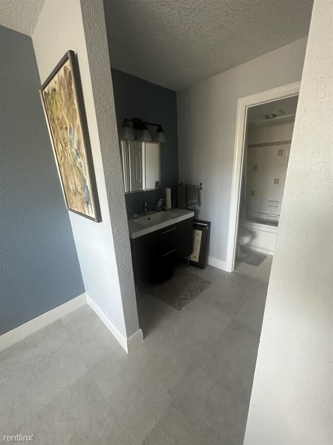 Building Photo - 2 br, 2 bath Condo - 1238 Hillsboro Mile A...