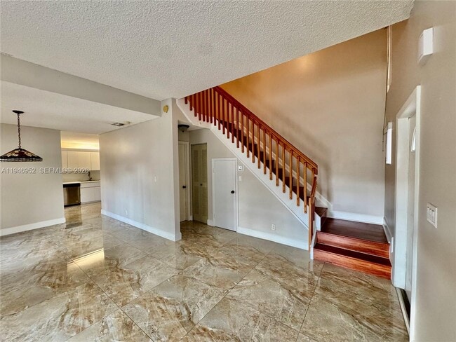 Building Photo - 549 Racquet Club Rd