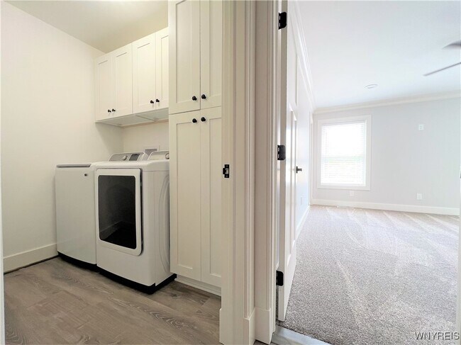 Building Photo - 10985 Main St