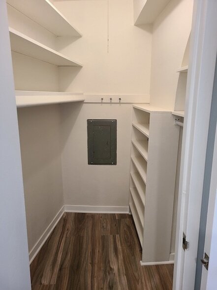 Building Photo - 300 N State St