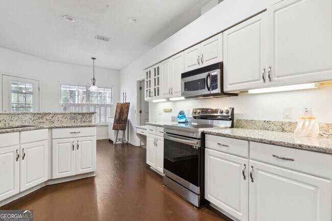 Building Photo - 51 Ravine Ln