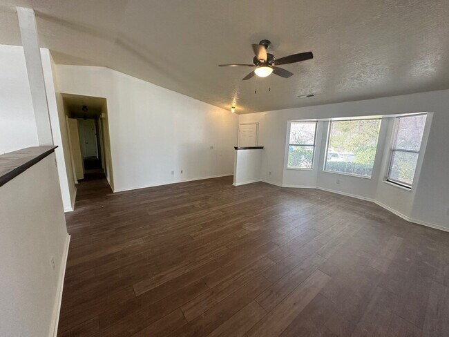 Building Photo - 3059 Bayberry Cir