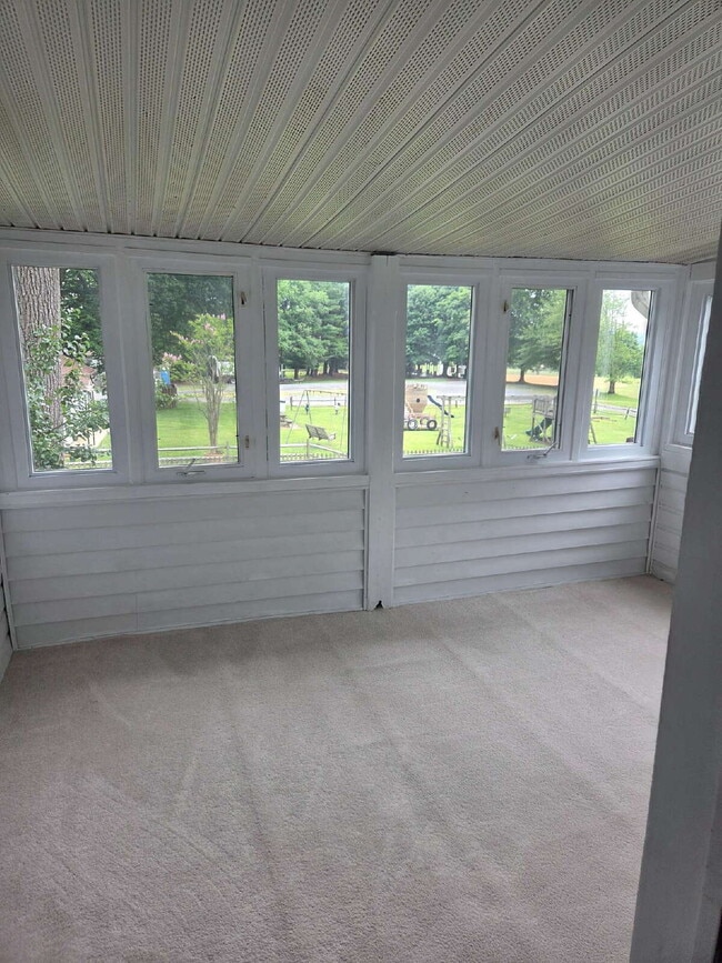 Building Photo - "Charming 4-Bed Gaithersburg Haven: Spacious 3,330 Sq. Ft. Home with Granite Countertops & Gleami...