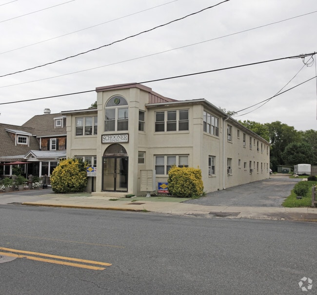 Primary Photo - 109 E Savannah Rd