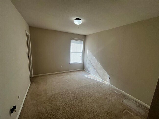 Building Photo - 221 Gainer Dr