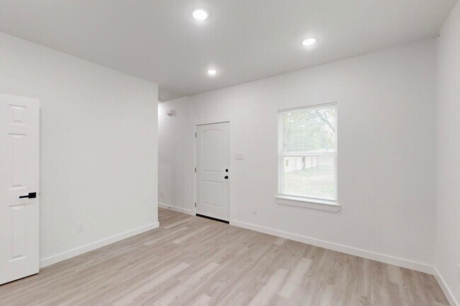 Building Photo - 1213 Mill St