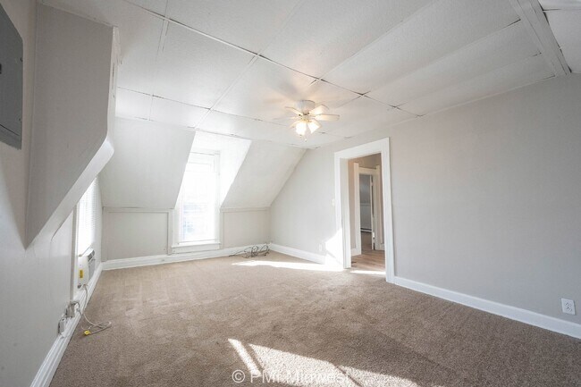 Building Photo - Charming 1-Bedroom Duplex with Modern Amenities in Mooresville!