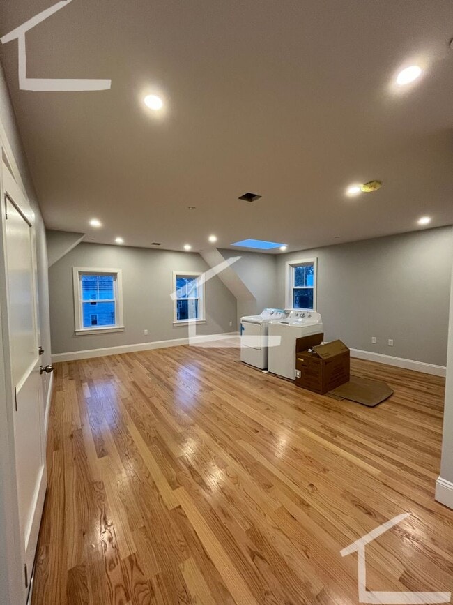Building Photo - Nice New 3-bed, 2-bath Unit!