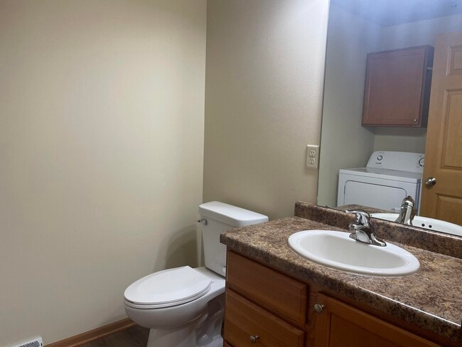 Building Photo - 2635 Parkfield Dr