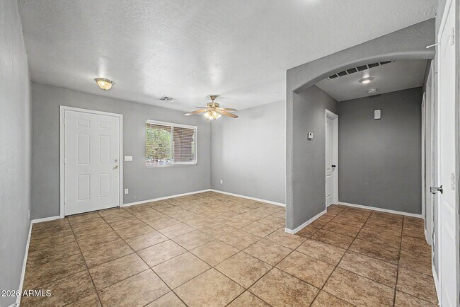 Building Photo - 11207 W Hopi St