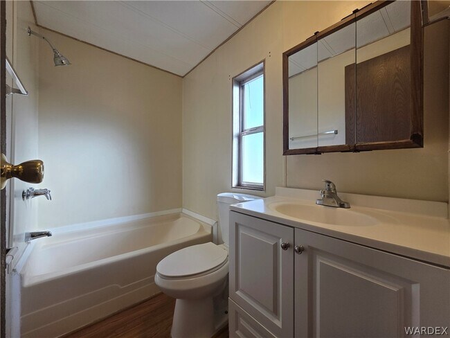 Building Photo - 546 Roadrunner Dr