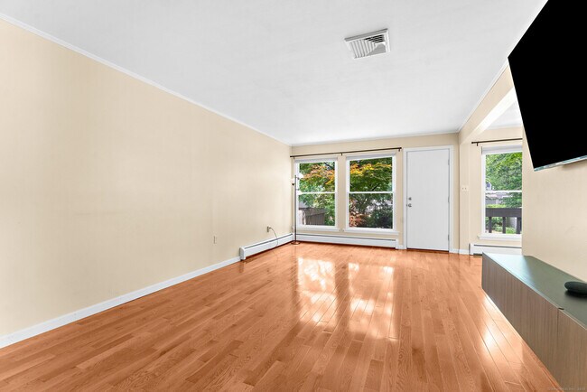 Building Photo - 31 Stevens Pl