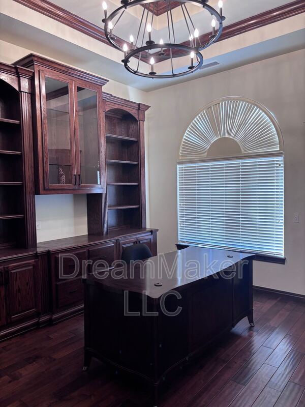 Building Photo - 2815 SE 44th St