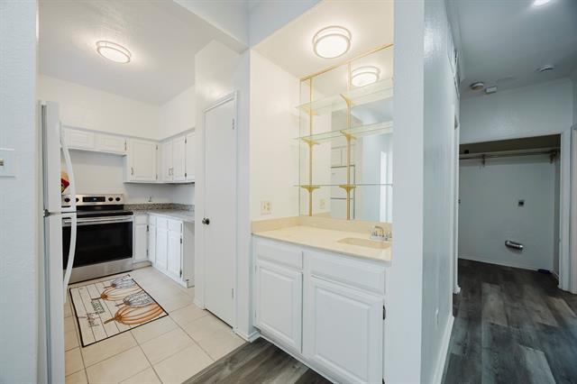 Building Photo - 412 Pebble Way