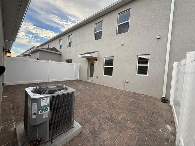 Building Photo - 2340 Rider Rain Ln