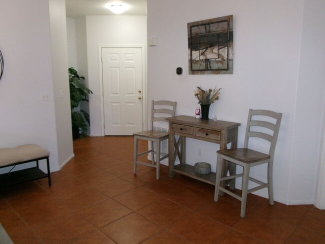 Building Photo - Furnished Enchantment Condo