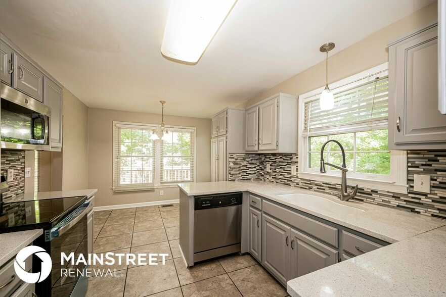 Building Photo - 2208 S Ashford Ct