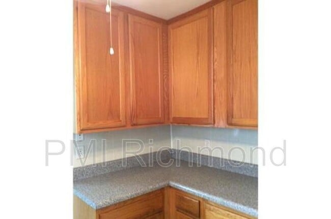 Building Photo - 2705 Dellrose Ave