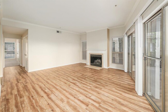Building Photo - 6000 Shepherd Mountain Cove
