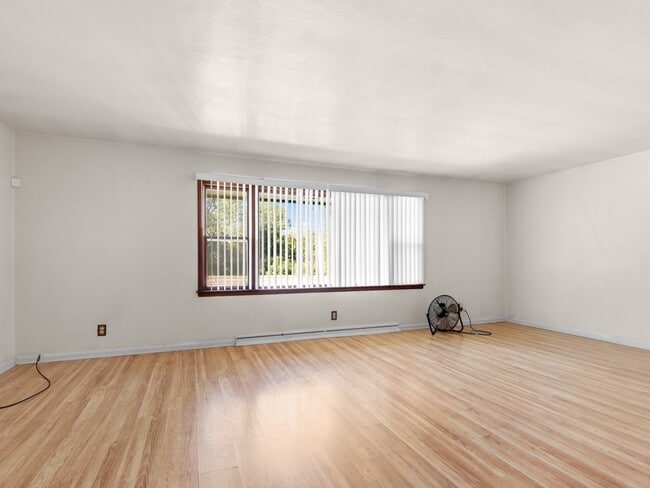 Building Photo - 2916 School St