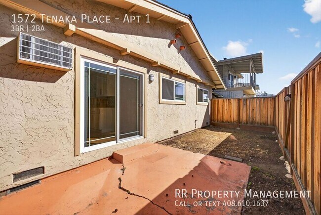 Building Photo - 1572 Tenaka Pl