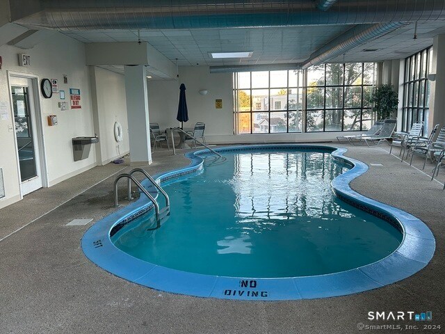 Building Photo - 111 deKoven Drive