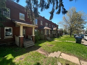 Building Photo - AVAILABLE JUNE -  4 Bed 1 Bath Townhome