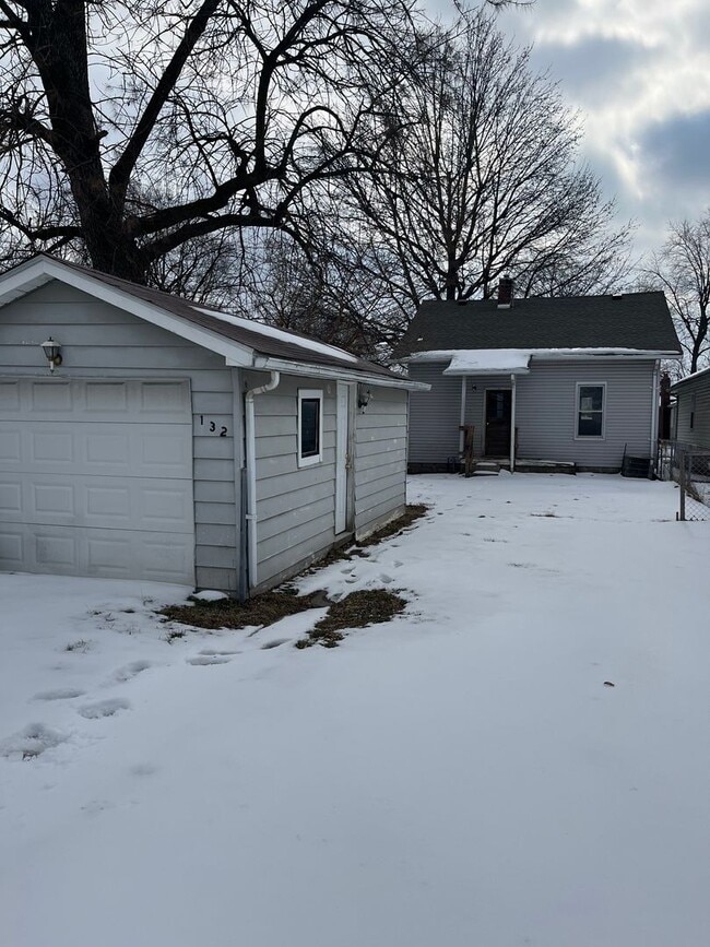 Building Photo - 3 Bedroom House in Roxana