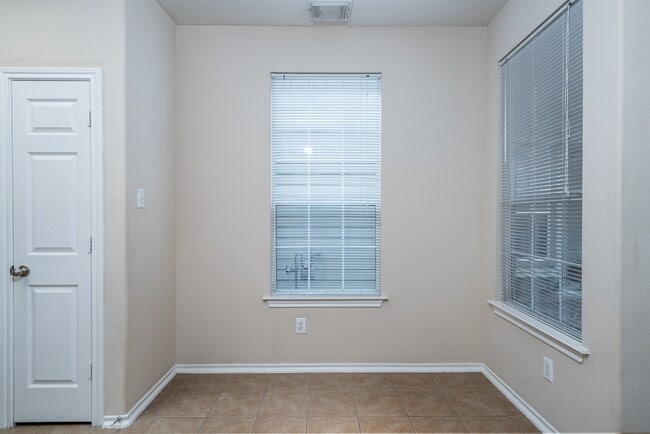 Building Photo - 207 N Burberry Park Cir