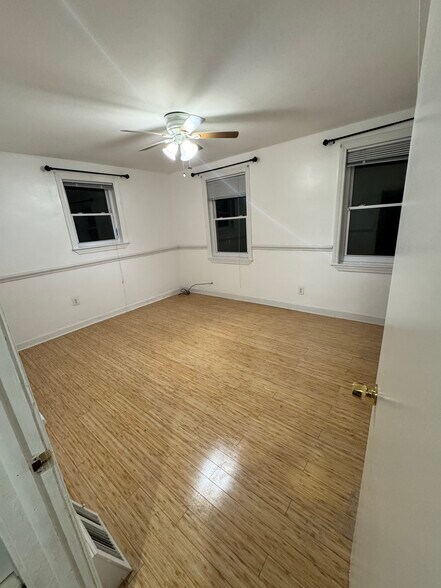Building Photo - 1131 Fanshawe St
