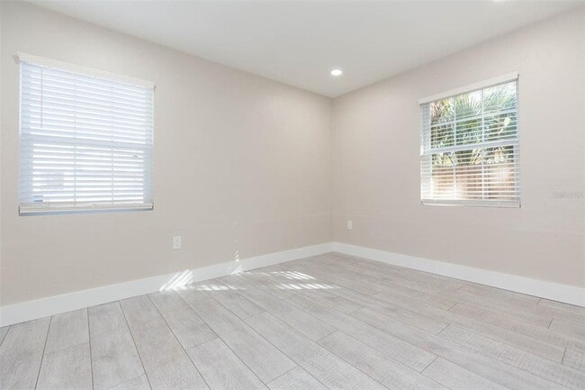 Building Photo - 4203 W Oklahoma Ave