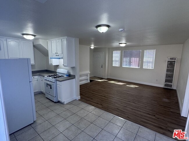Building Photo - 5903 S Crenshaw Blvd